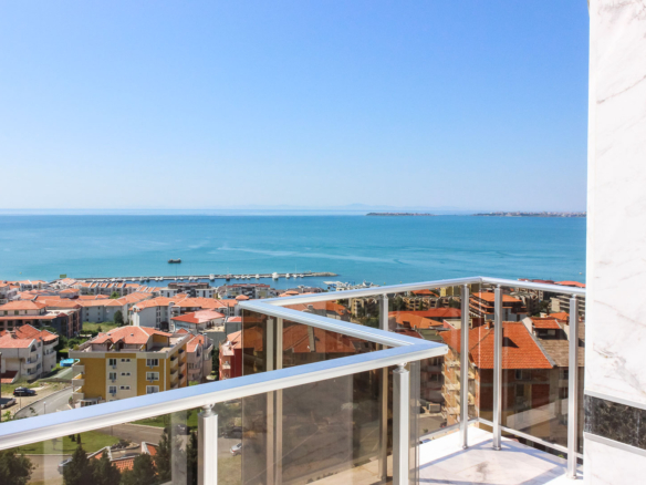  Stylish Penthouse Apartment with Panoramic Views
